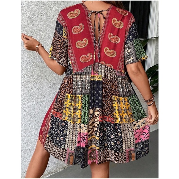 Plus Paisley Floral Print v neck Mini Dress - Picture 9 of 11